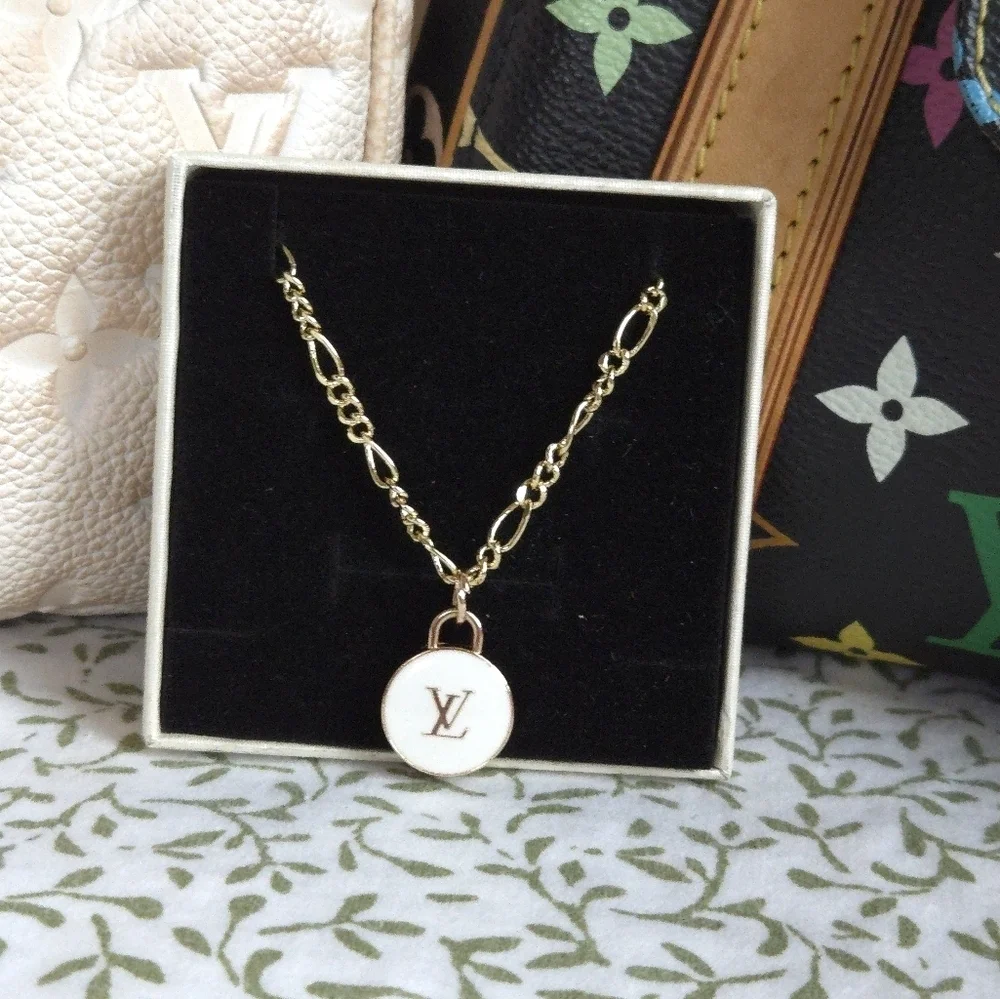LV Zipper Pull Necklace with Gold-Plated Chain – Unique Accessory